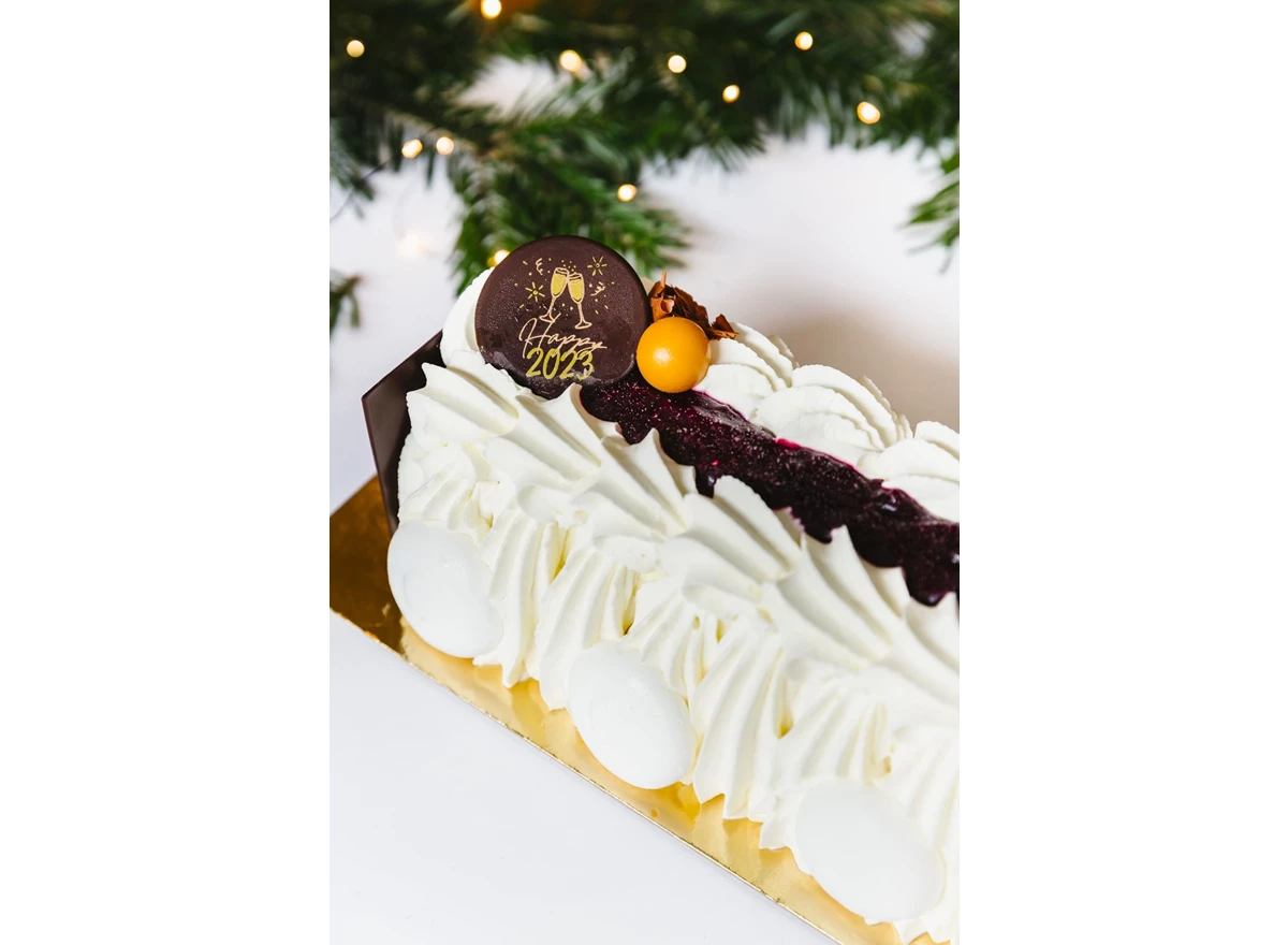 Buche-met-gleuf-vruchtencoulis